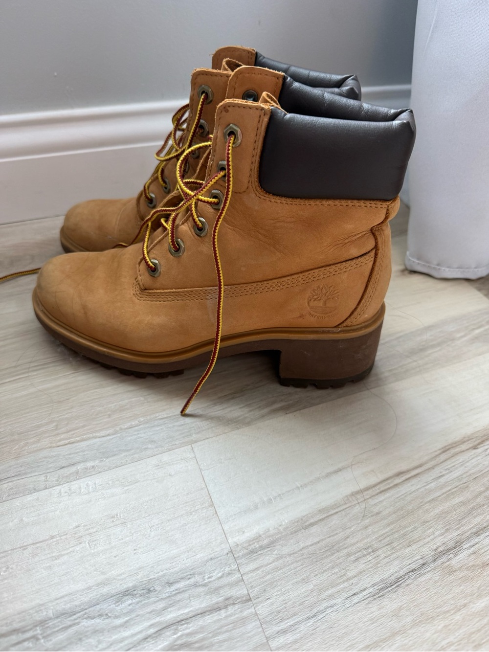Timberland Women's Wheat Nubuck Lace-Up Ankle Boots with Dark Brown Collar